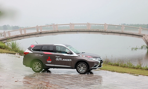  ảnh chi tiết mitsubishi outlander 