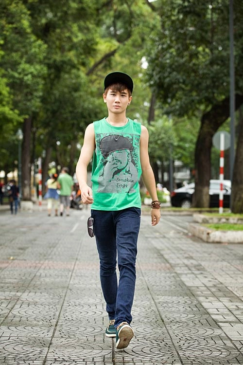 Áo ba lỗ trẻ trung xuống phố