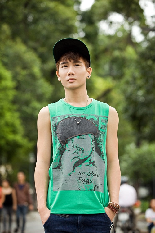 Áo ba lỗ trẻ trung xuống phố
