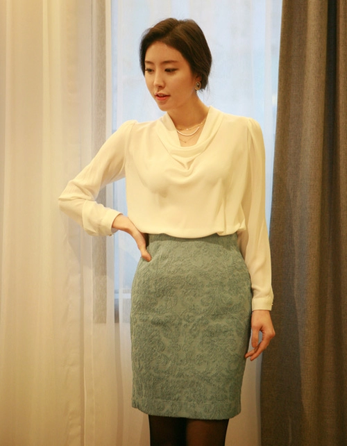 Áo sơ mi duyên dáng tô điểm cho nữ công sở