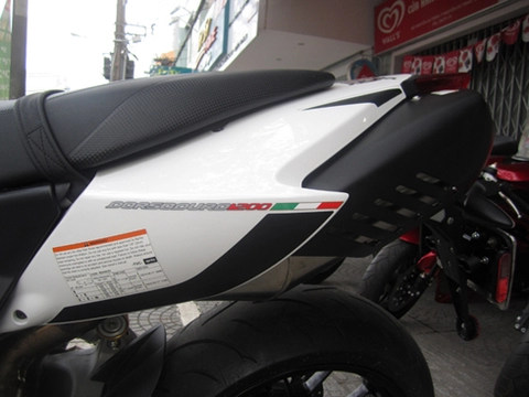  aprilia dorsoduro 1200 - chuẩn mực cho môtô địa hình 