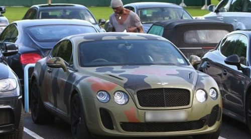 Balotelli phá hủy vẻ mỹ miều của bentley