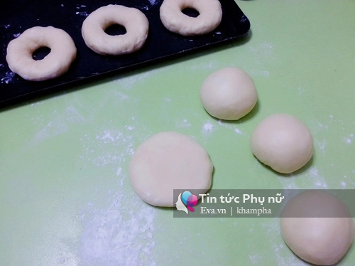 Bánh donut chiên thơm ngon mềm ngọt vô cùng hấp dẫn