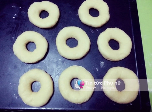 Bánh donut chiên thơm ngon mềm ngọt vô cùng hấp dẫn