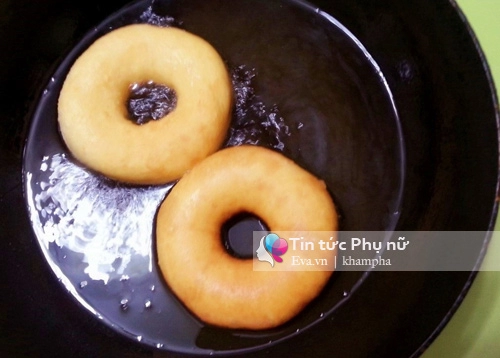 Bánh donut chiên thơm ngon mềm ngọt vô cùng hấp dẫn