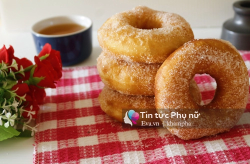 Bánh donut chiên thơm ngon mềm ngọt vô cùng hấp dẫn