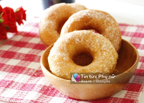 Bánh donut chiên thơm ngon mềm ngọt vô cùng hấp dẫn