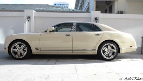 Bentley mulsanne bị tóm ở nha trang