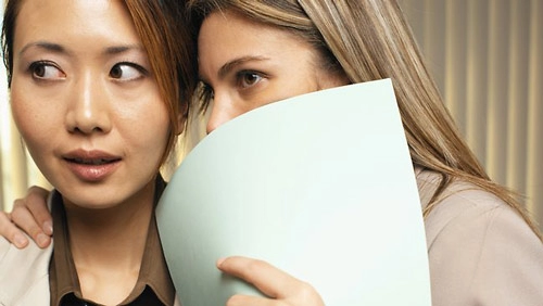 Bi hài chuyện đồng phục chốn công sở