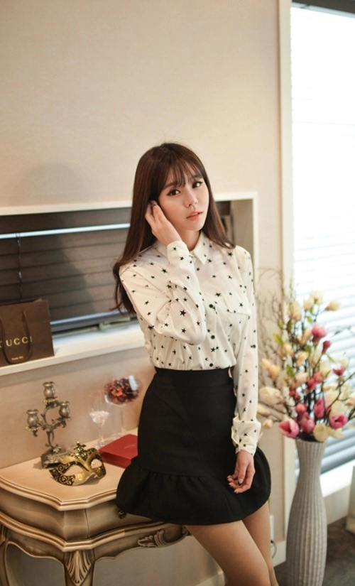 Bí quyết mặc sơ mi voan cho nữ công sở điệu