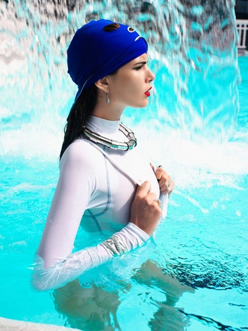 Bikini bịt mặt trở thành mốt thời thượng