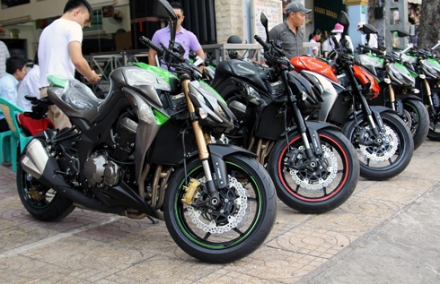  bộ ba kawasaki z1000 2014 khoe dáng ở sài gòn 