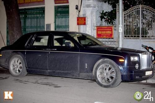 Bộ đôi rolls-royce phantom vi vu phố hà nội