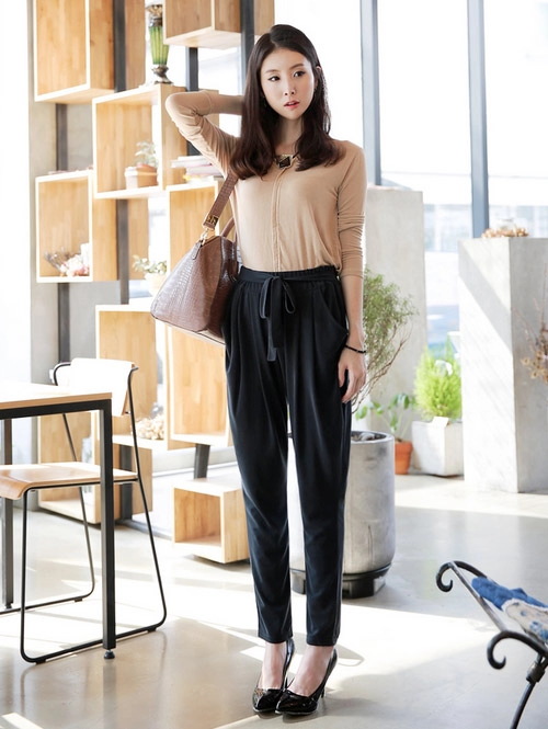 Cách mặc áo thun tới sở thật trang nhã