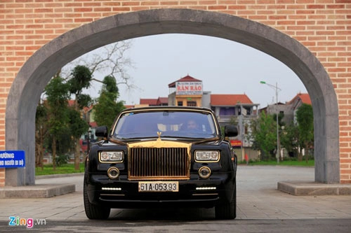 Cận cảnh rolls-royce phantom mạ vàng ở hà nội