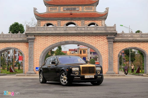 Cận cảnh rolls-royce phantom mạ vàng ở hà nội