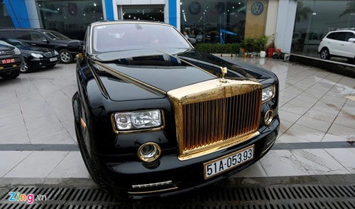 Cận cảnh rolls-royce phantom mạ vàng ở hà nội