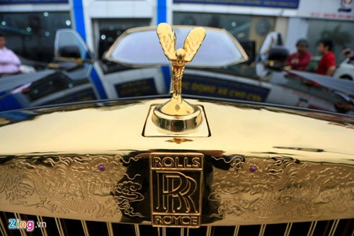 Cận cảnh rolls-royce phantom mạ vàng ở hà nội