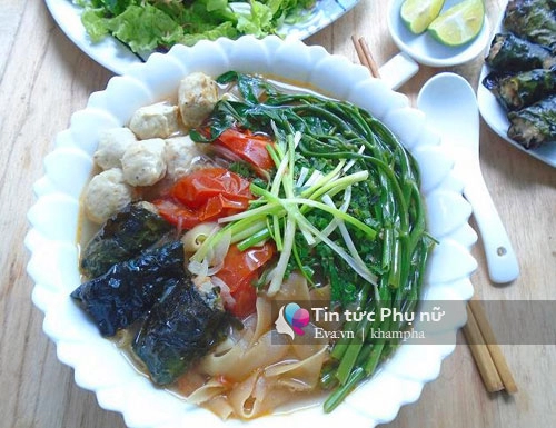 Canh bánh đa chả xương sông ngon đến tận tim