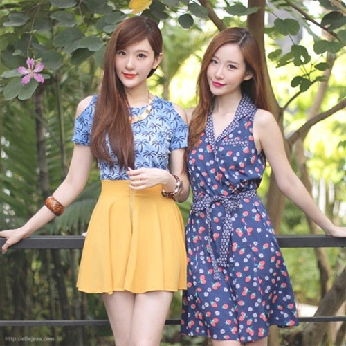 Cặp chị em song sinh gây sốt vì xinh đẹp sành điệu