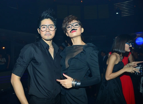 Chà mi mâu thanh thủy ngộ nghĩnh khoe râu
