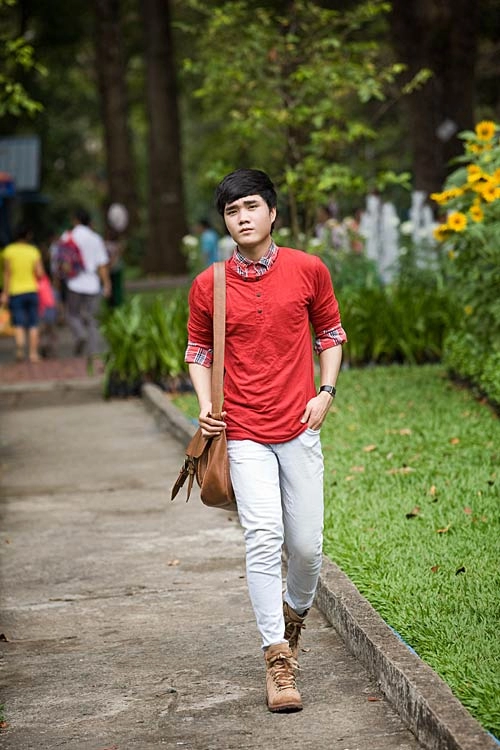 Chàng sinh viên 20 tuổi yêu màu chóe