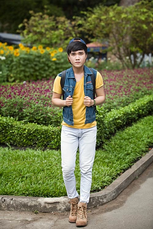 Chàng sinh viên 20 tuổi yêu màu chóe