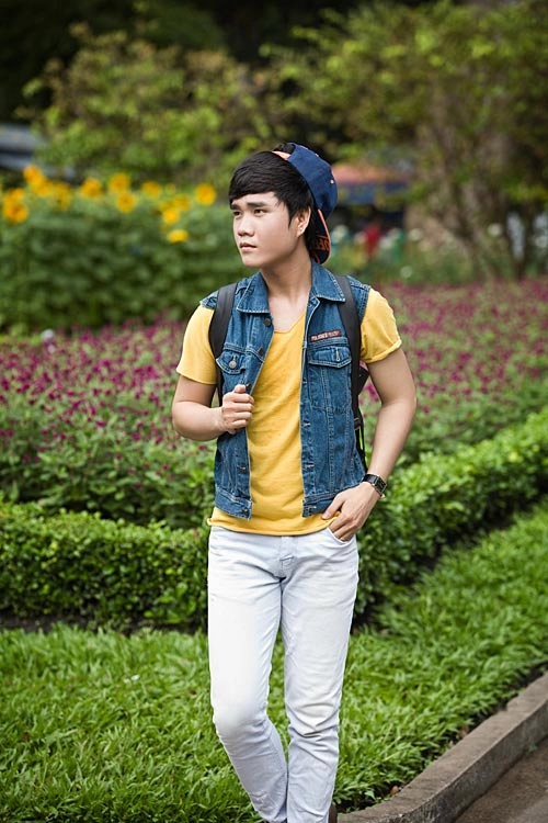 Chàng sinh viên 20 tuổi yêu màu chóe
