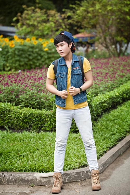 Chàng sinh viên 20 tuổi yêu màu chóe