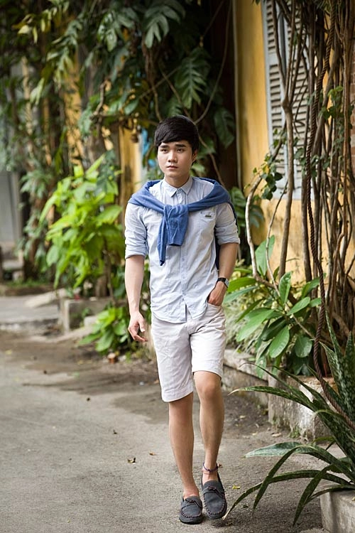 Chàng sinh viên 20 tuổi yêu màu chóe