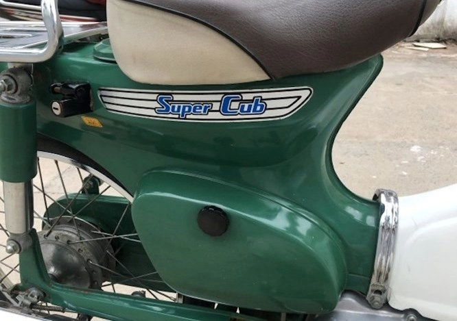 Chiếc honda super cub 79 còn zin hơn cả cục pin