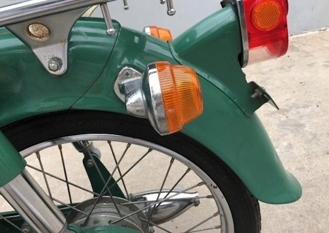 Chiếc honda super cub 79 còn zin hơn cả cục pin