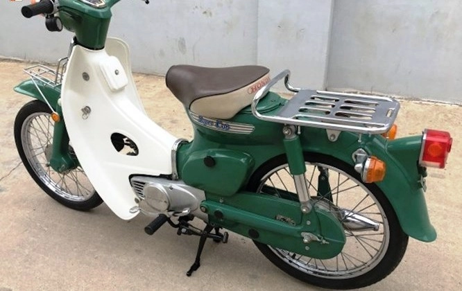 Chiếc honda super cub 79 còn zin hơn cả cục pin