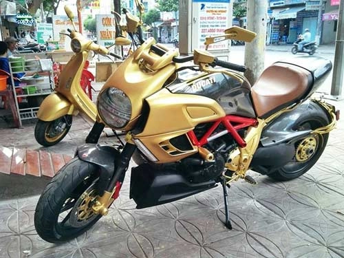 Choáng bộ 3 xe ducati diavel vespa 946 và range rover mạ vàng