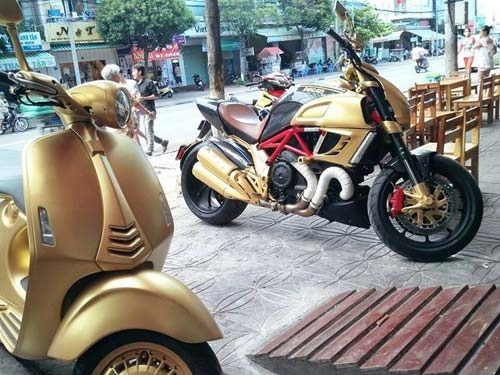 Choáng bộ 3 xe ducati diavel vespa 946 và range rover mạ vàng