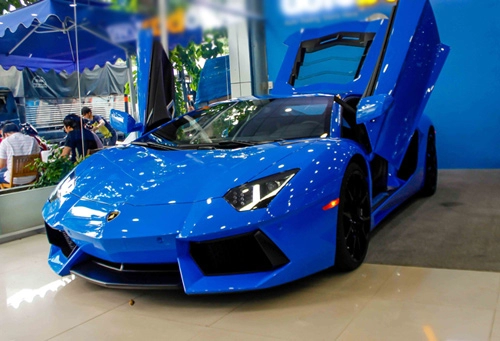 choáng lamborghini aventador màu xanh cực độc mới về việt nam