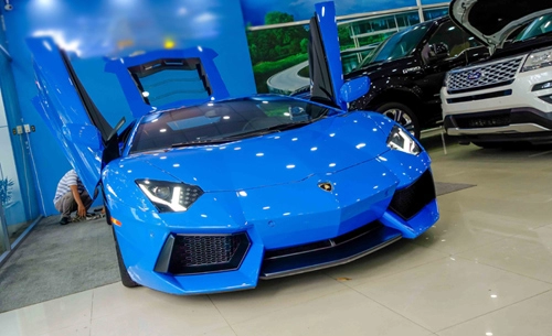 choáng lamborghini aventador màu xanh cực độc mới về việt nam