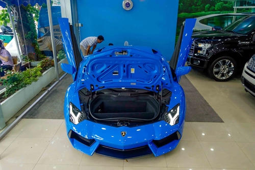 choáng lamborghini aventador màu xanh cực độc mới về việt nam