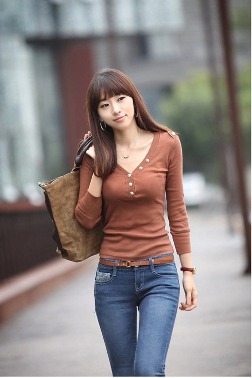 Chọn đồ công sở cho nàng vai ngang