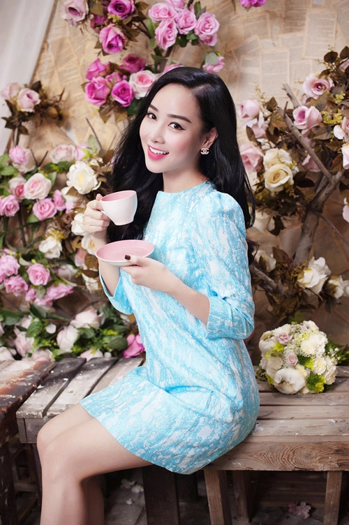 Chọn váy điệu đà cho quý cô sài thành chơi xuân