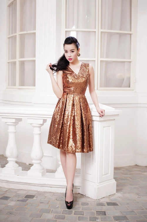 Chọn váy điệu đà cho quý cô sài thành chơi xuân
