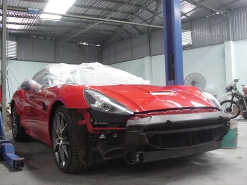 Chồng ngọc thạch độ siêu xe ferrari california