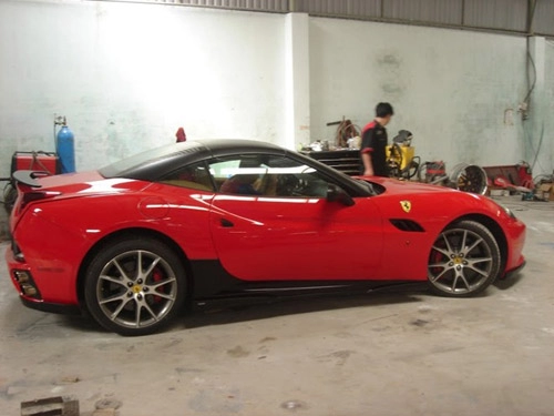 Chồng ngọc thạch độ siêu xe ferrari california