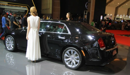 Chrysler 300 2015 mẫu sedan sang chảnh lộ diện