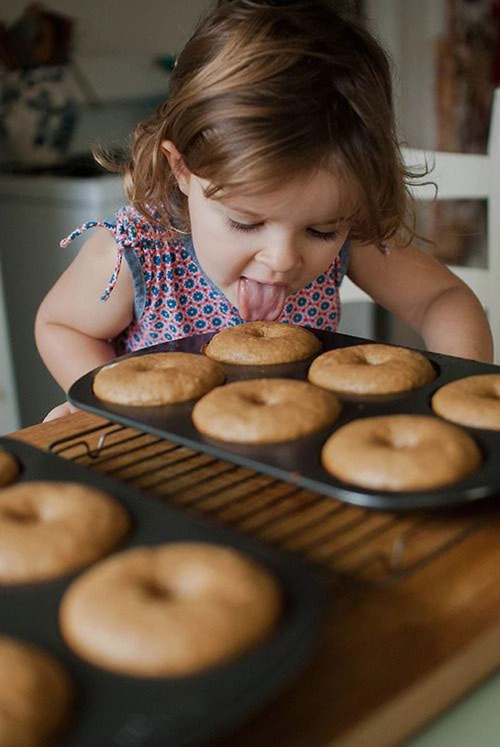 Có các đầu bếp tí hon này ở nhà bố mẹ mệt mấy cũng phải vui cười