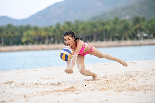Cô gái nghèo với 3 chiếc váy gây xúc động ở hh hoàn vũ