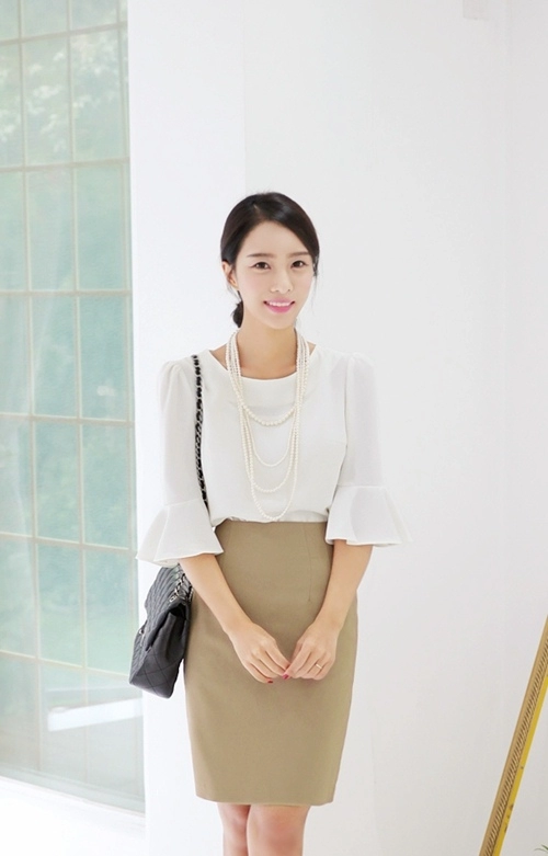 Công sở mùa hè nhẹ nhàng với màu trung tính