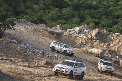  cưỡi cát cùng pajero sport 