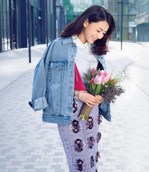 Đã đến lúc nữ công sở giải phóng đôi chân