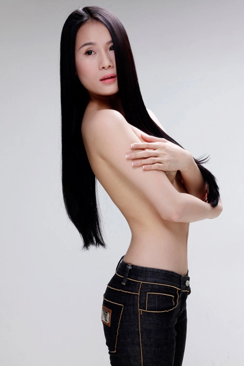 Dàn mẫu trẻ nô nức bán khỏa thân
